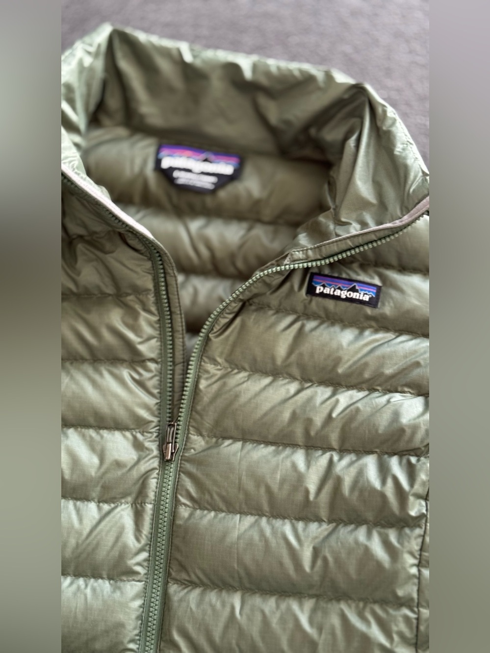 Patagonia Lightweight Puffer Jacket in Sage - Picture 6 of 9